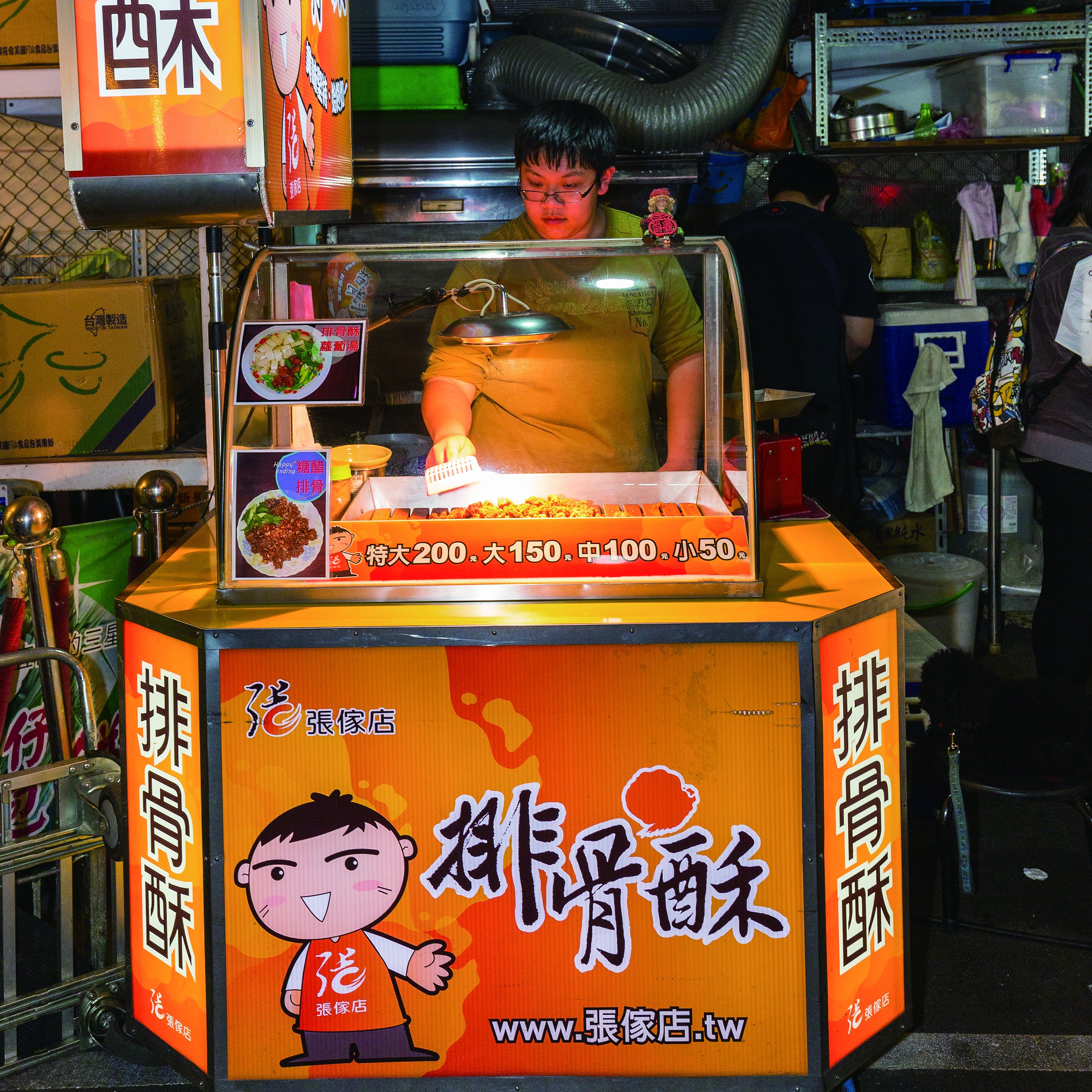 A17張傢店排骨酥，炸手工麻花捲